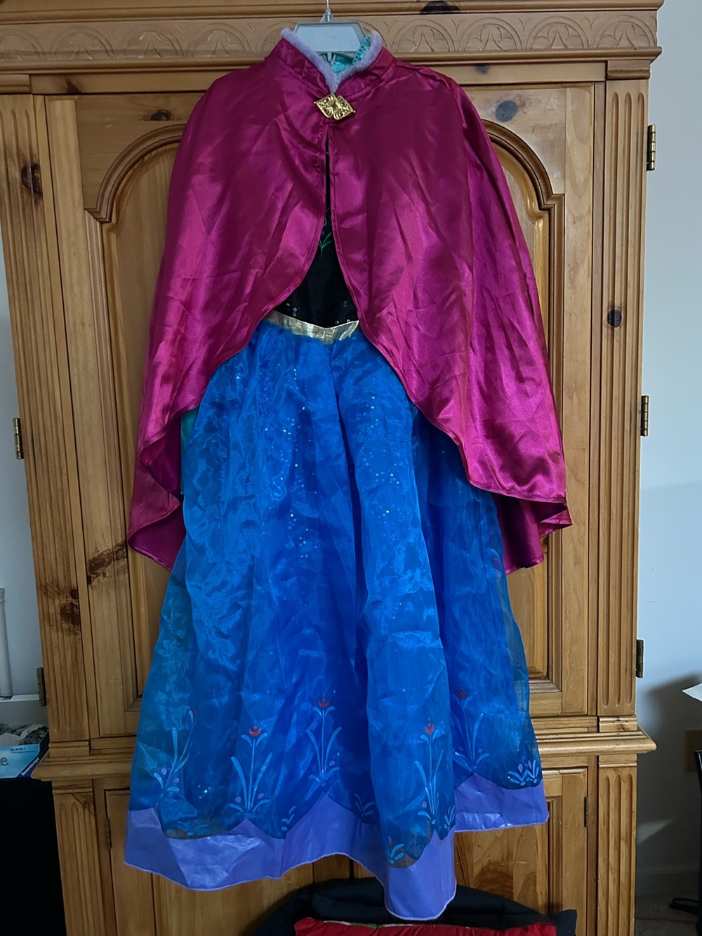 Disney store frozen 1 princess Anna costume with cape size 13/14 older big girl